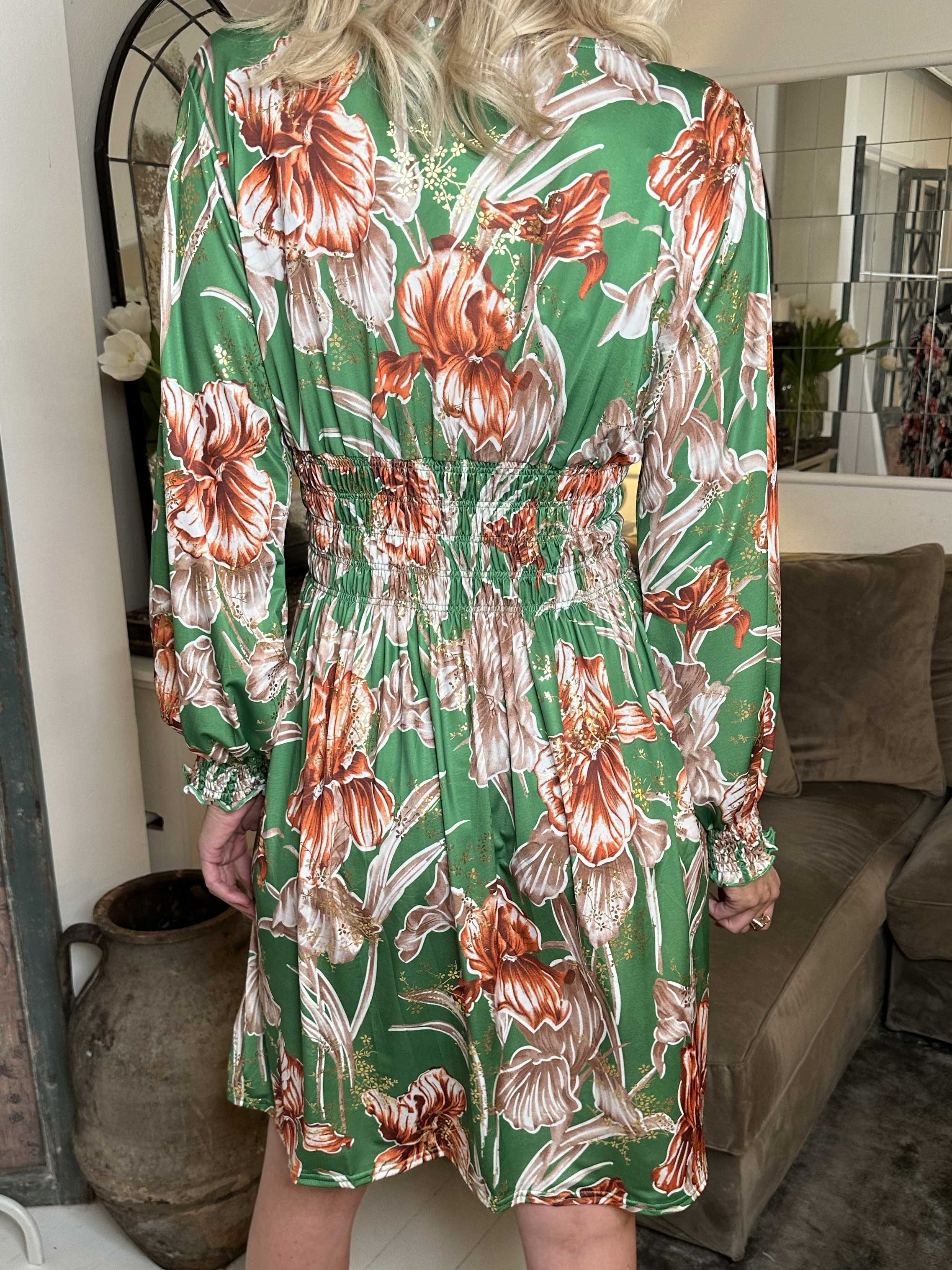 Pams Flower Short L/S - Mönstrad klänning med resår i skrynkelfritt tyg